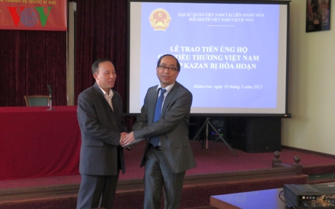 ມອບເງິນຊ່ວຍເຫຼືອປະຊາຊົນຢູ່ຕະຫຼາດ Kazan ທີ່ຖືກໄຟໄໝ້